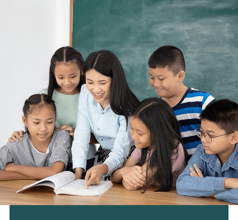 teacher teaching her students